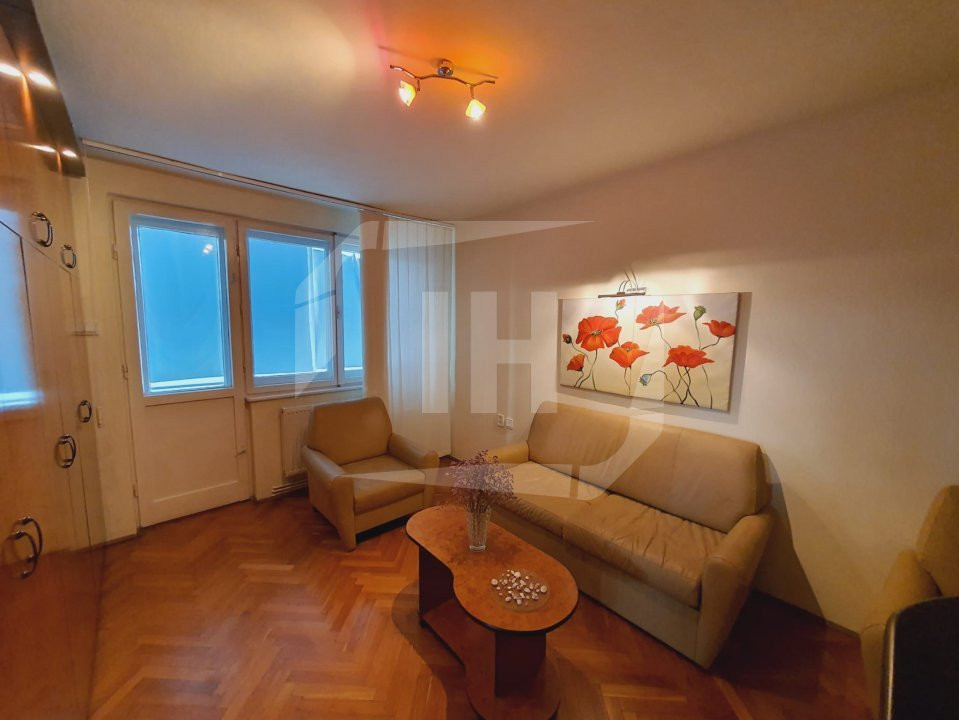 Apartament cu 2 camere, decomandat, zona Iulius Mall