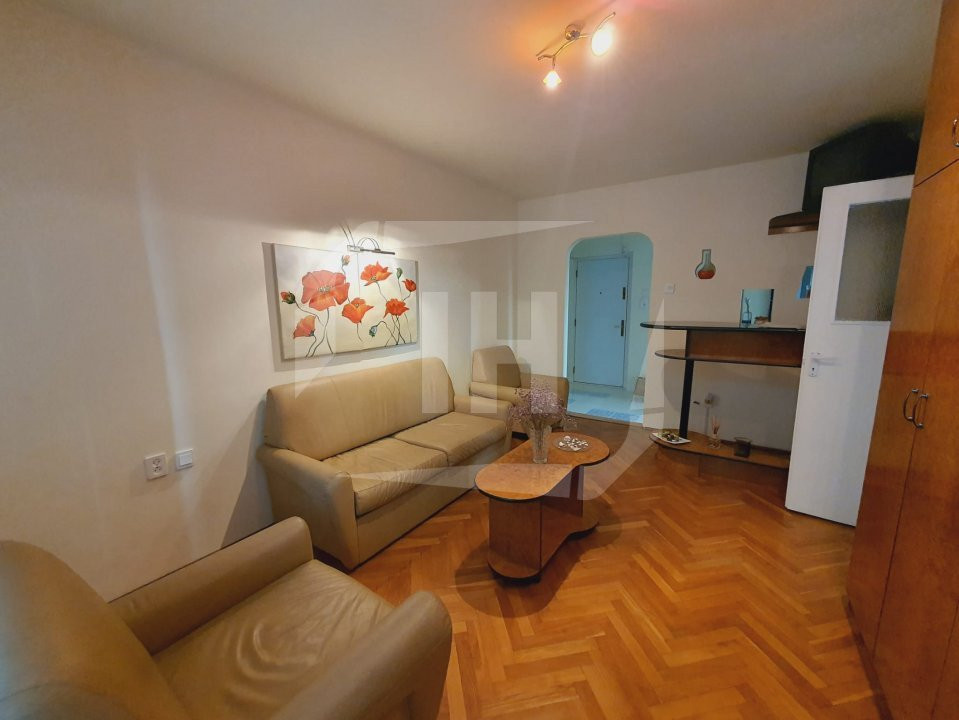 Apartament cu 2 camere, decomandat, zona Iulius Mall