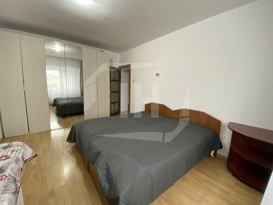 Apartament 3 camere, decomandat, parcare, zona Iulius Mall