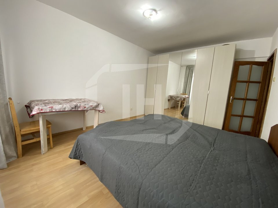 Apartament 3 camere, decomandat, parcare, zona Iulius Mall