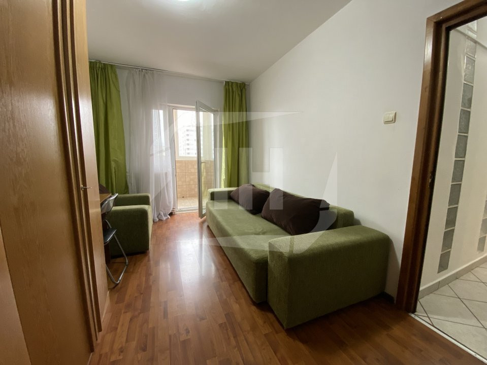 Apartament 3 camere, decomandat, parcare, zona Iulius Mall