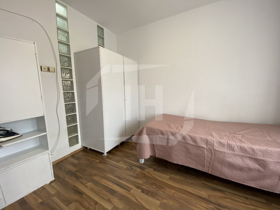 Apartament 3 camere, decomandat, parcare, zona Iulius Mall