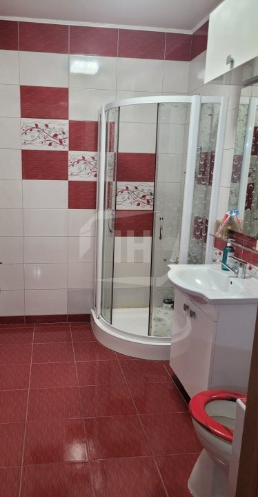 Apartament cu 3 camere, zona Eroilor Floresti