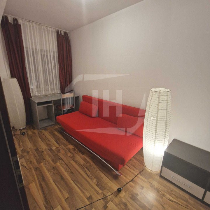 Apartament cu 2 camere, decomandat, parcare