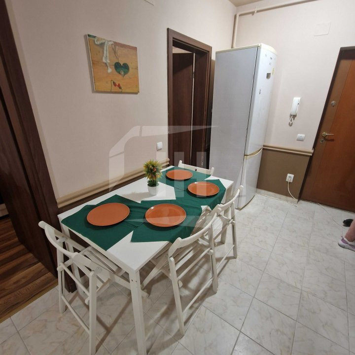 Apartament cu 2 camere, decomandat, parcare