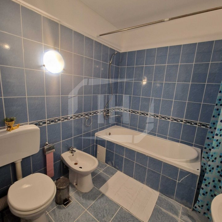 Apartament cu 2 camere, decomandat, parcare