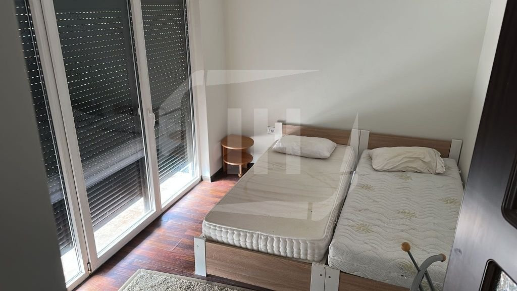 Apartament 3 camere, 2 balcoane, etaj 1, zona strazii Traina Vuia!