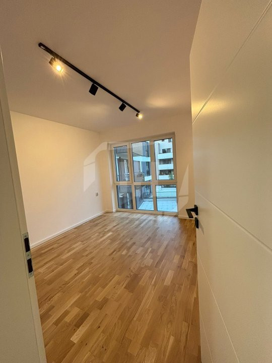 Apartament proaspat finisat cu 3 camere, garaj, zona Vivo