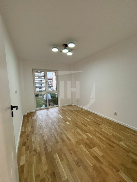 Apartament proaspat finisat cu 3 camere, garaj, zona Vivo