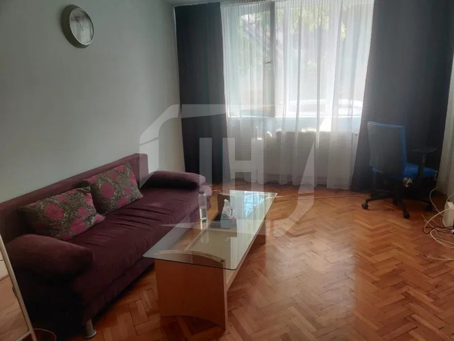 Apartament 2 camere, semidecomandat, parcare, Centru