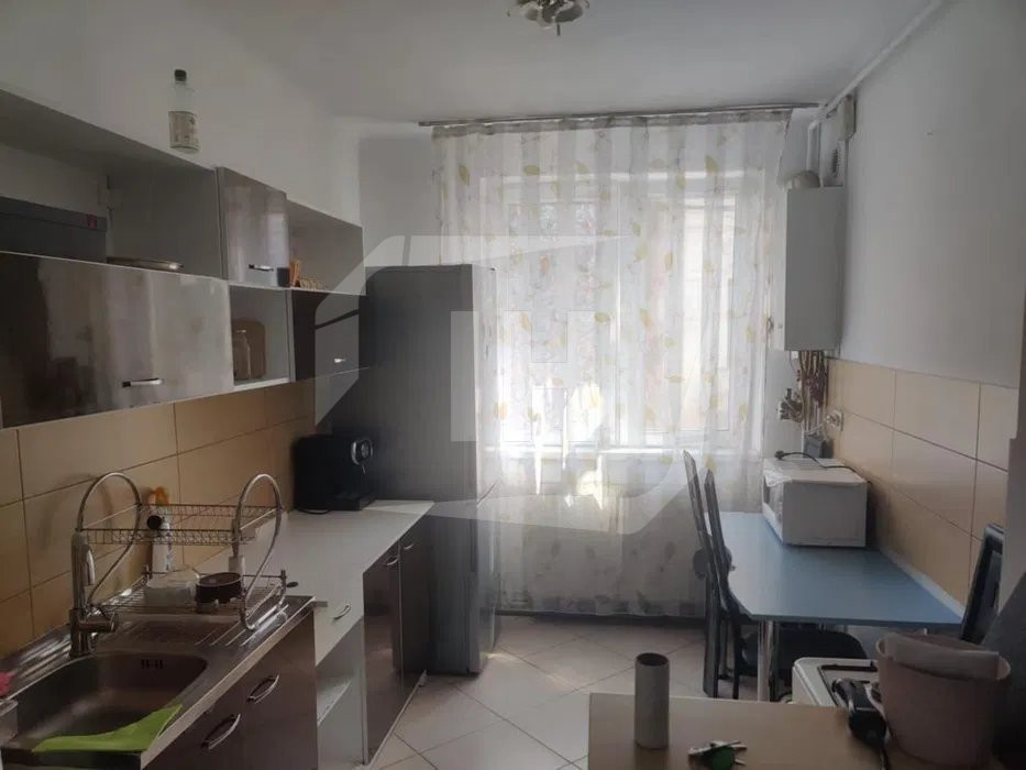 Apartament 2 camere, semidecomandat, parcare, Centru