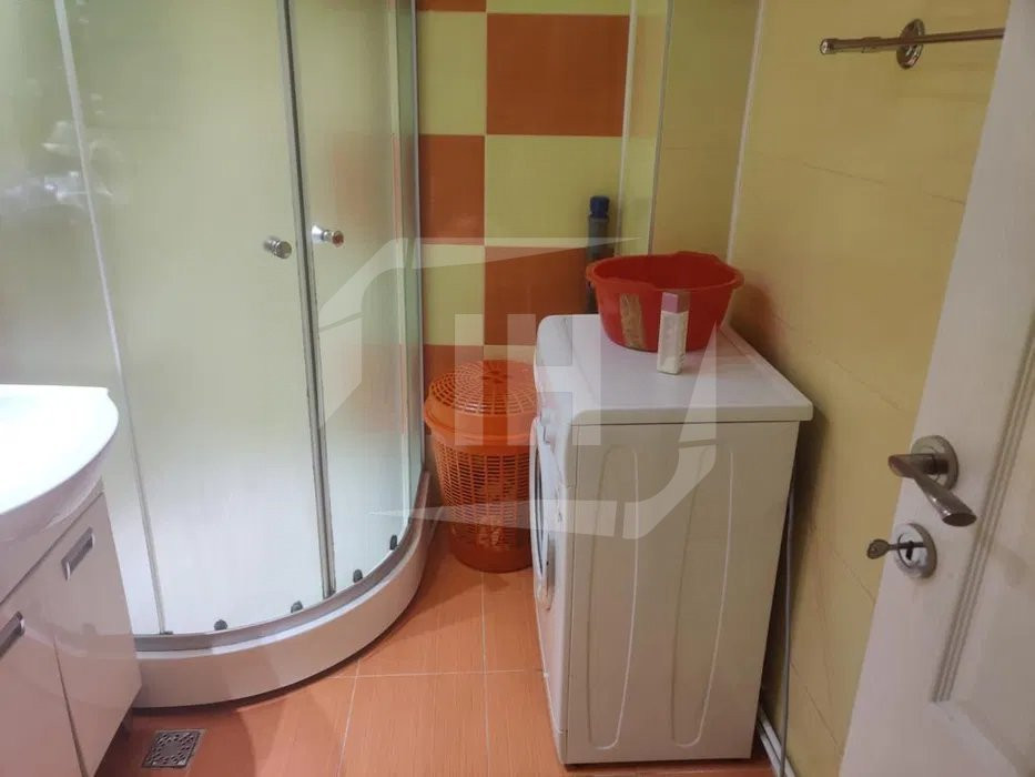 Apartament 2 camere, semidecomandat, parcare, Centru