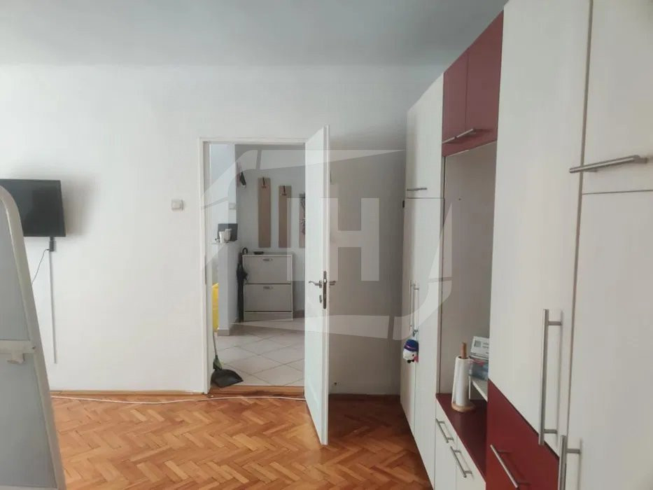 Apartament 2 camere, semidecomandat, parcare, Centru