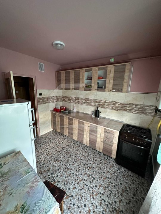 Apartament 3 camere decomandat 76 mp + 3 balcoane, zona Calvaria