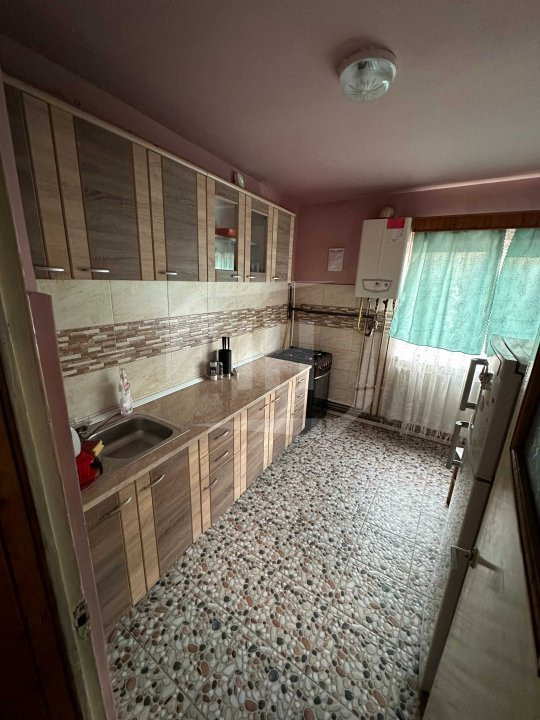 Apartament 3 camere decomandat 76 mp + 3 balcoane, zona Calvaria