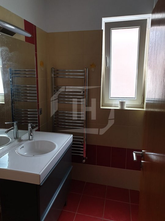 Apartament 3 camere,, etajul 1, garaj, cartier Buna Ziua