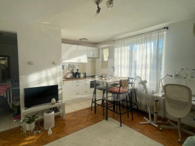 Apartament cu 2 camere, zona Piata Hermes