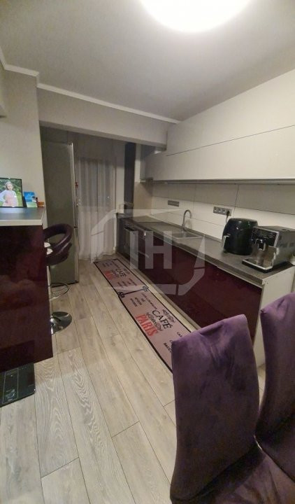 Apartament cu 3 camere, parcare, zona Calea Baciului