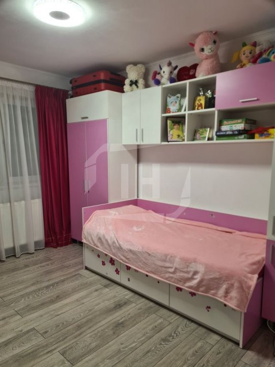 Apartament cu 3 camere, parcare, zona Calea Baciului