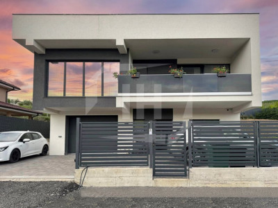 Casa noua, la cheie, piscina exterioara, terase panoramice