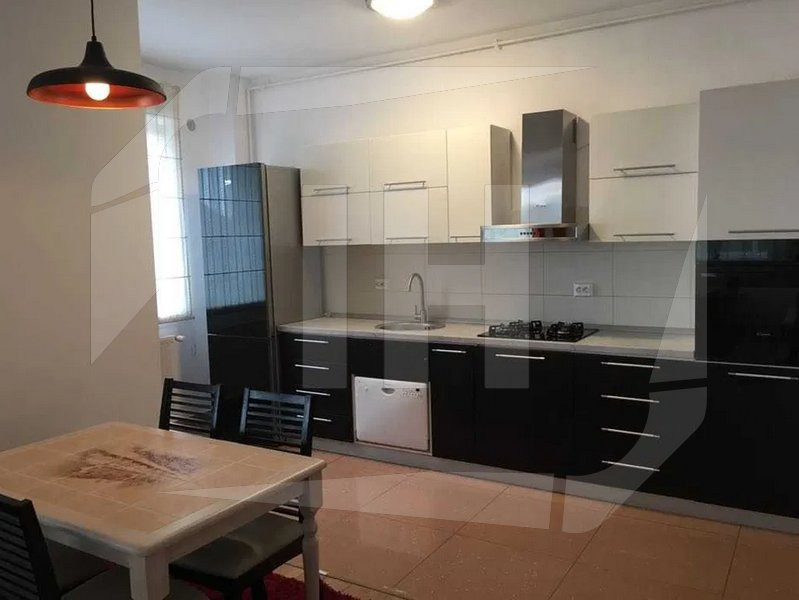 Apartament cu 3 camere, terasa de 24 mp, parcare, zona Andrei Muresanu