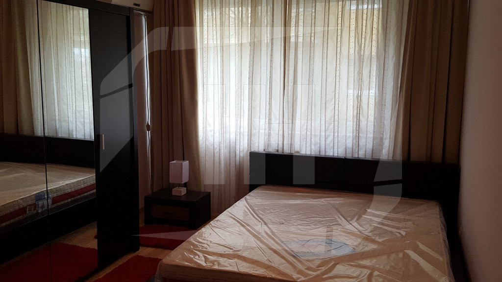 Apartament cu 3 camere, terasa de 24 mp, parcare, zona Andrei Muresanu