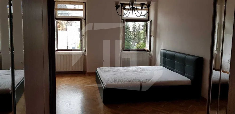 Apartament 2 camere, CLĂDIRE ISTORICĂ, AC, PIAȚA UNIRII