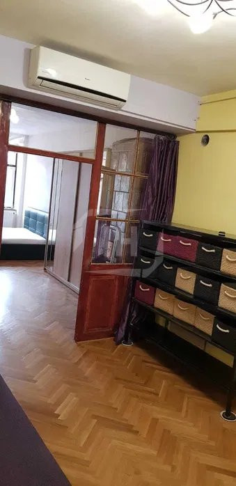 Apartament 2 camere, CLĂDIRE ISTORICĂ, AC, PIAȚA UNIRII