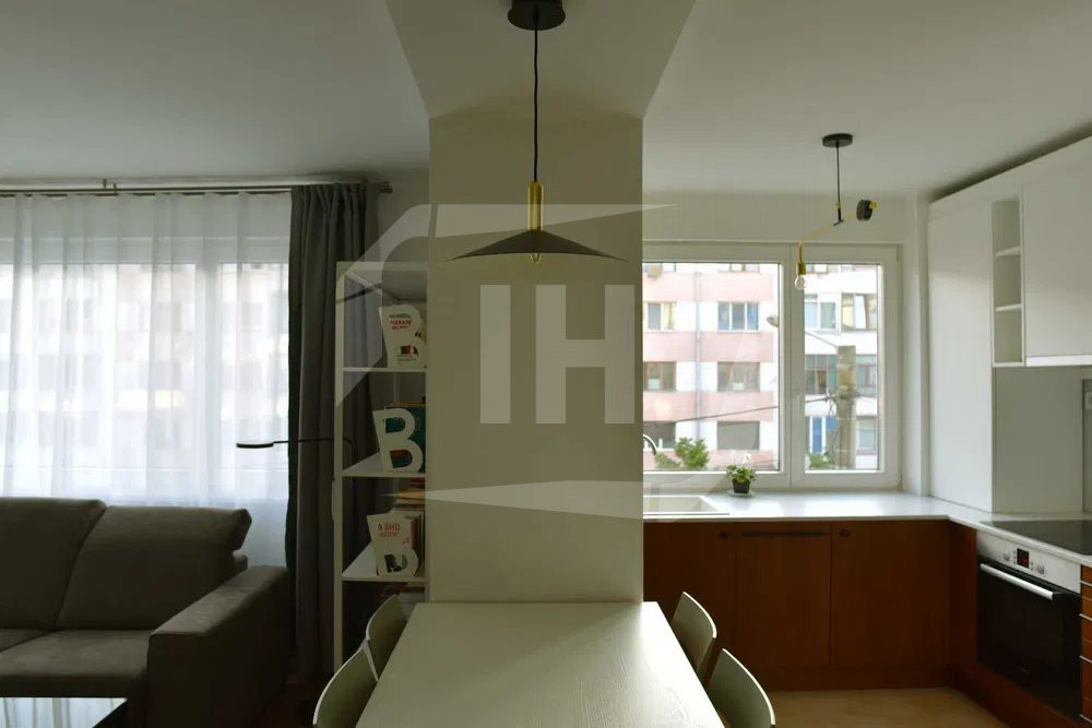 Apartament 3 camere, AC, parcare, Zona Piața Mihai Viteazu