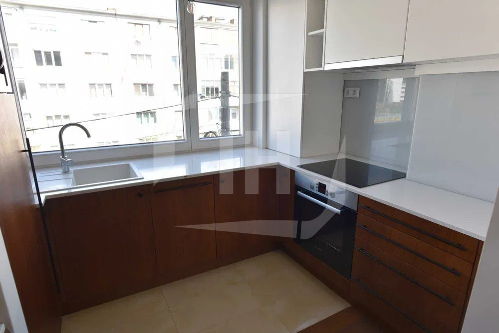 Apartament 3 camere, AC, parcare, Zona Piața Mihai Viteazu