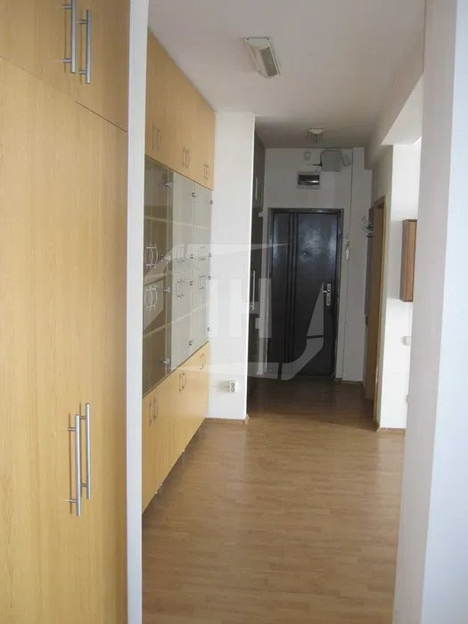 Apartament 2 camere, semidecomandat, Centru, NTT Data