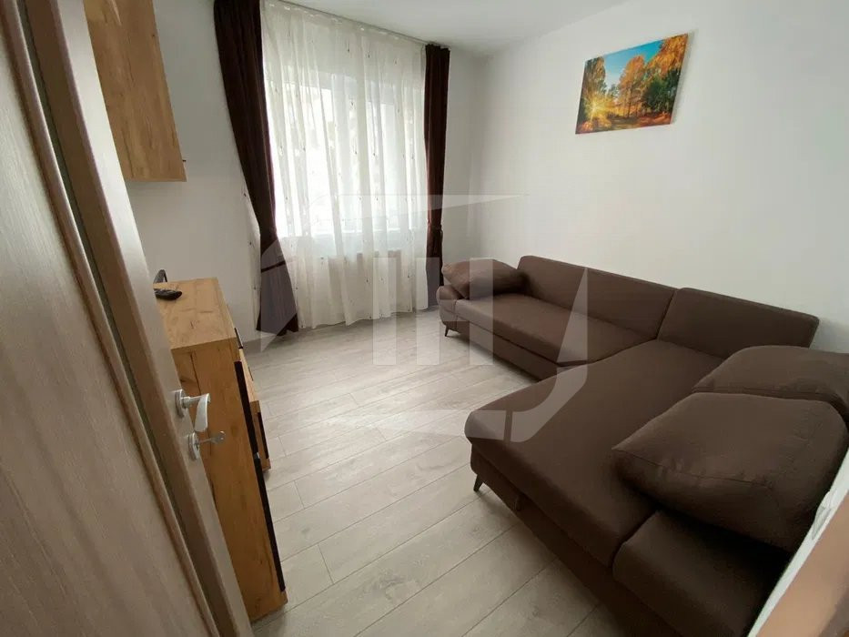 Apartament 2 camere, balcon, garaj, Zona VIVO