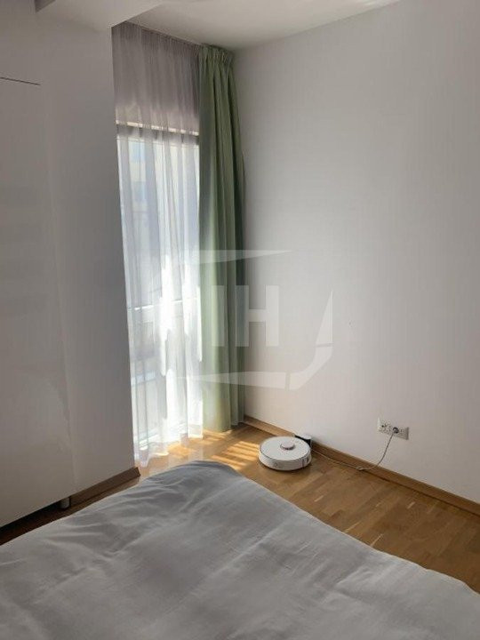 Apartament 3 camere, semidecomandat, parcare, in Centru