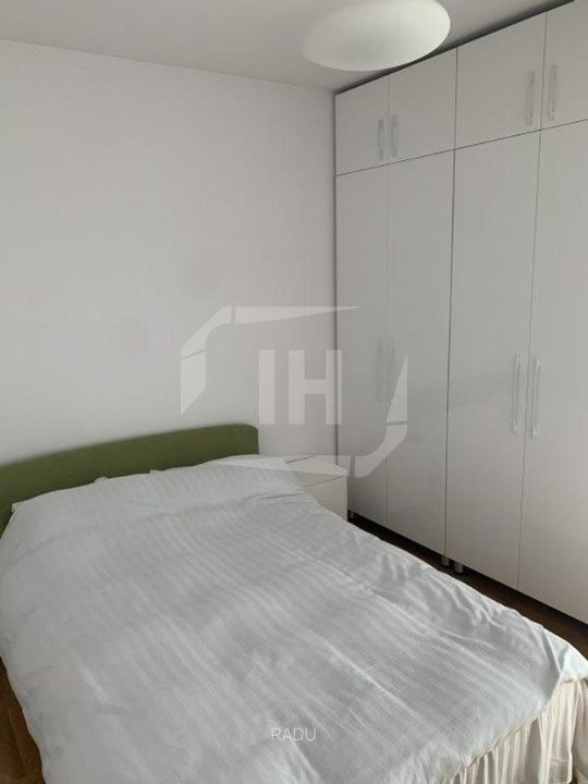 Apartament 3 camere, semidecomandat, parcare, in Centru