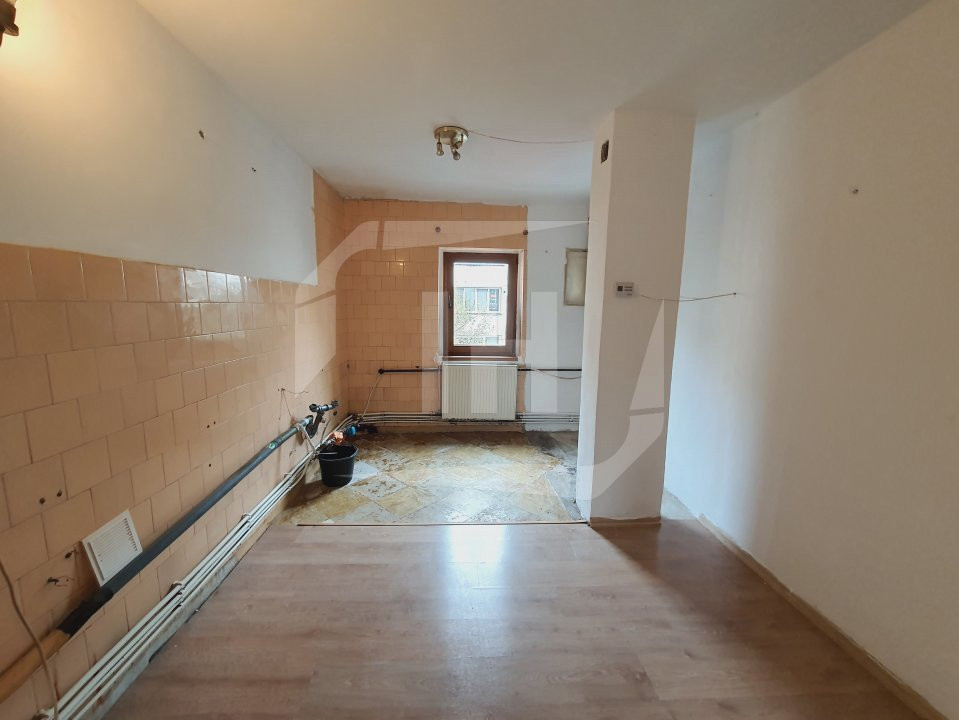 Apartament cu 3 camere decomandat, etaj 2, zona Nicolae Titulescu