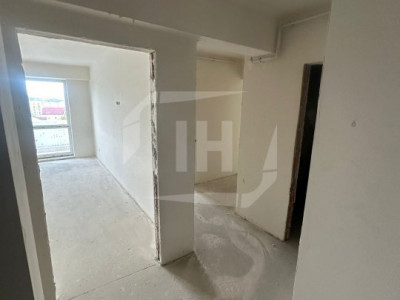 Apartament 3 camere, semifinisat, intermediar, zona strazii Frunzisului