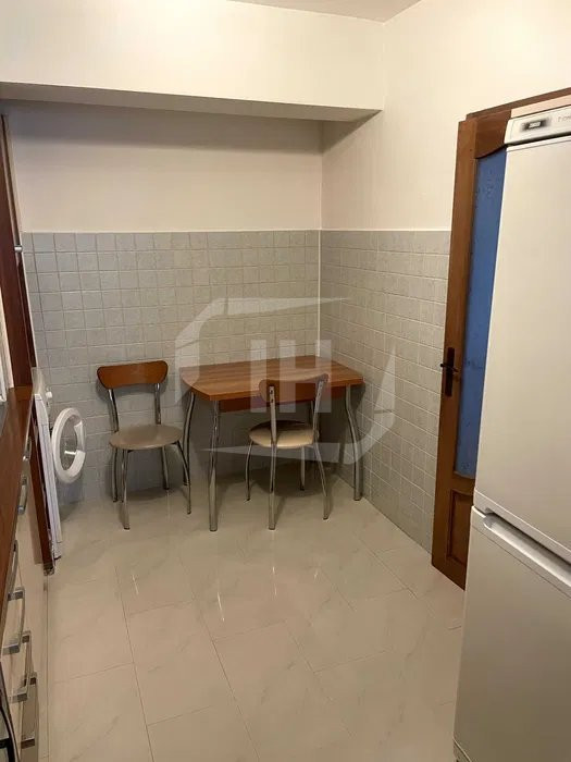 Apartament 2 camere, decomandat, parcare, Zona Bucegi