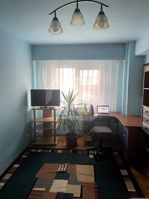 Apartament 2 camere, decomandat, parcare, Zona Bucegi