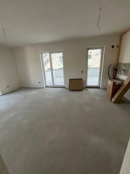 Apartament 3 camere, etaj 1, terasa 30 mp in bloc nou, zona Terapia!