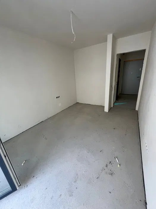 Apartament 3 camere, etaj 1, terasa 30 mp in bloc nou, zona Terapia!