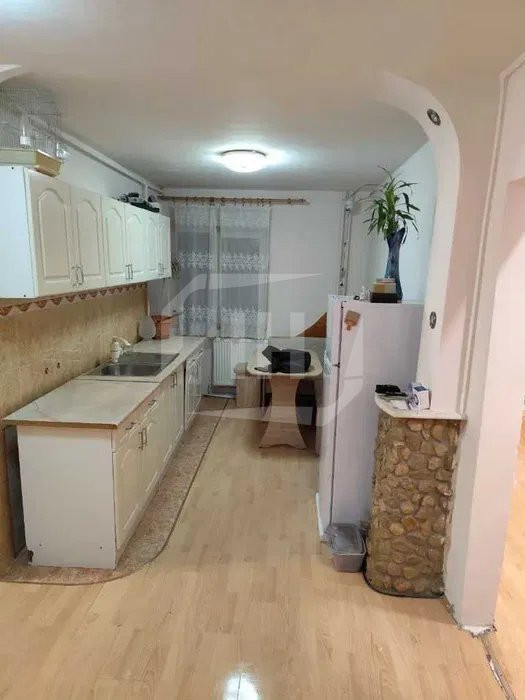 Apartament 3 camere, 3 balcoane, 2 bai, etajul 1, zona Iulius Mall