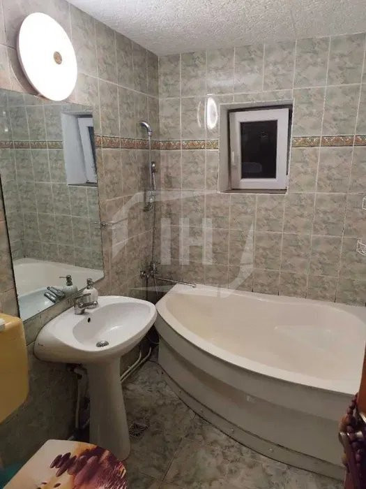 Apartament 3 camere, 3 balcoane, 2 bai, etajul 1, zona Iulius Mall