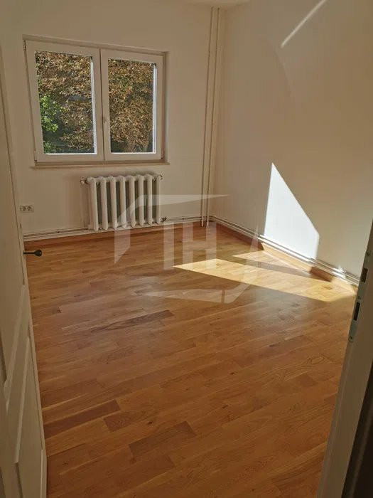 Apartament 4 camere, etaj intermediar, 2 bai, renovat zona Sigma Center