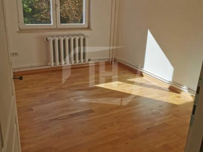 Apartament 4 camere, etaj intermediar, 2 bai, renovat zona Sigma Center