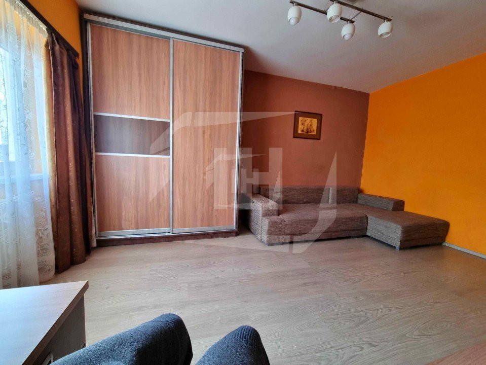 Apartament 3 camere, decomandat, 65 mp, 2 parcări, zona Siret Bistro