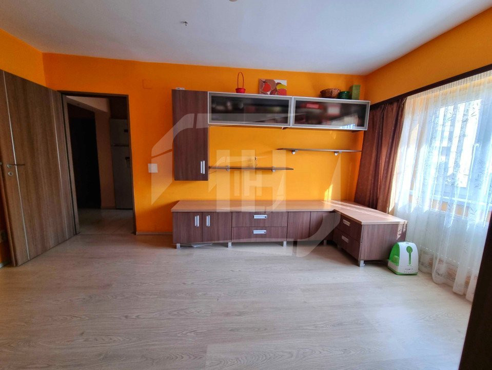 Apartament 3 camere, decomandat, 65 mp, 2 parcări, zona Siret Bistro