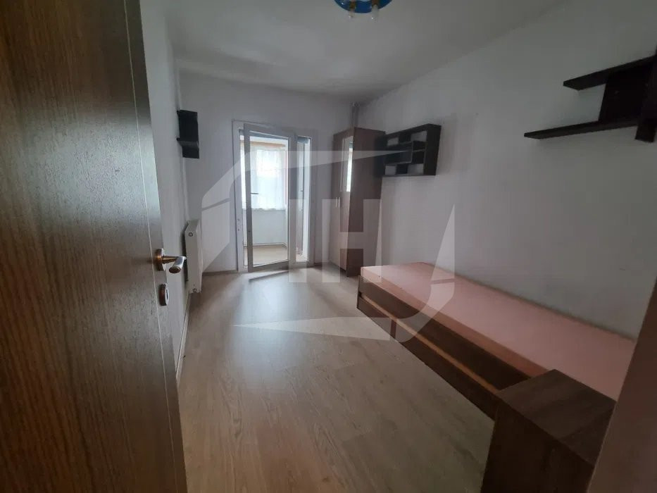 Apartament 3 camere, decomandat, 65 mp, 2 parcări, zona Siret Bistro