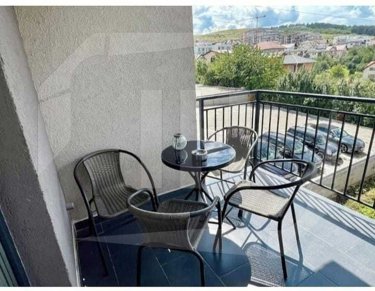 Apartament 3 camere, etaj intermediar, Zona Vivo