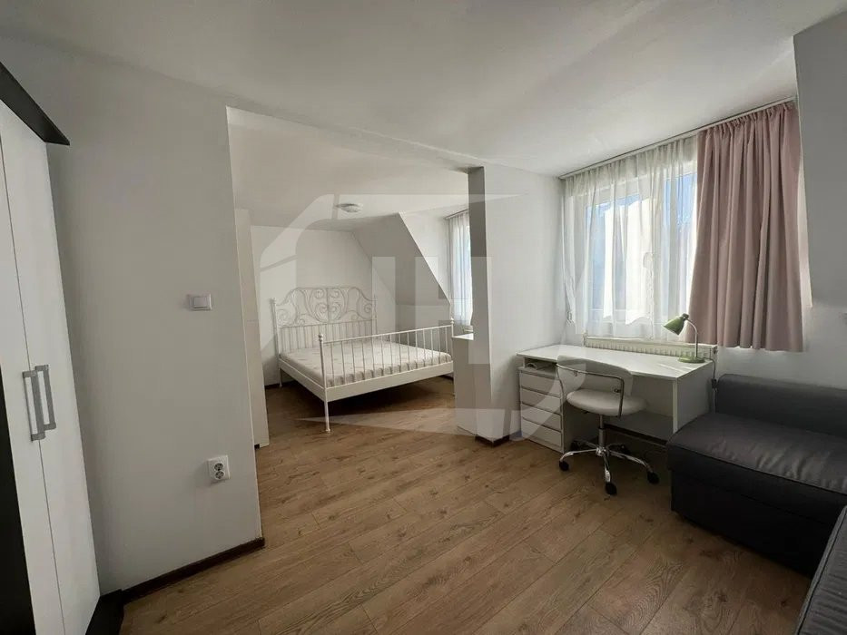 Apartament 3 camere, semidecomandat, 2 parcari, Centru zona 21 Decembrie