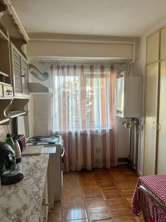 Apartament cu 3 camere, etaj 2 , 76 mp, zona Nicolae Titulescu